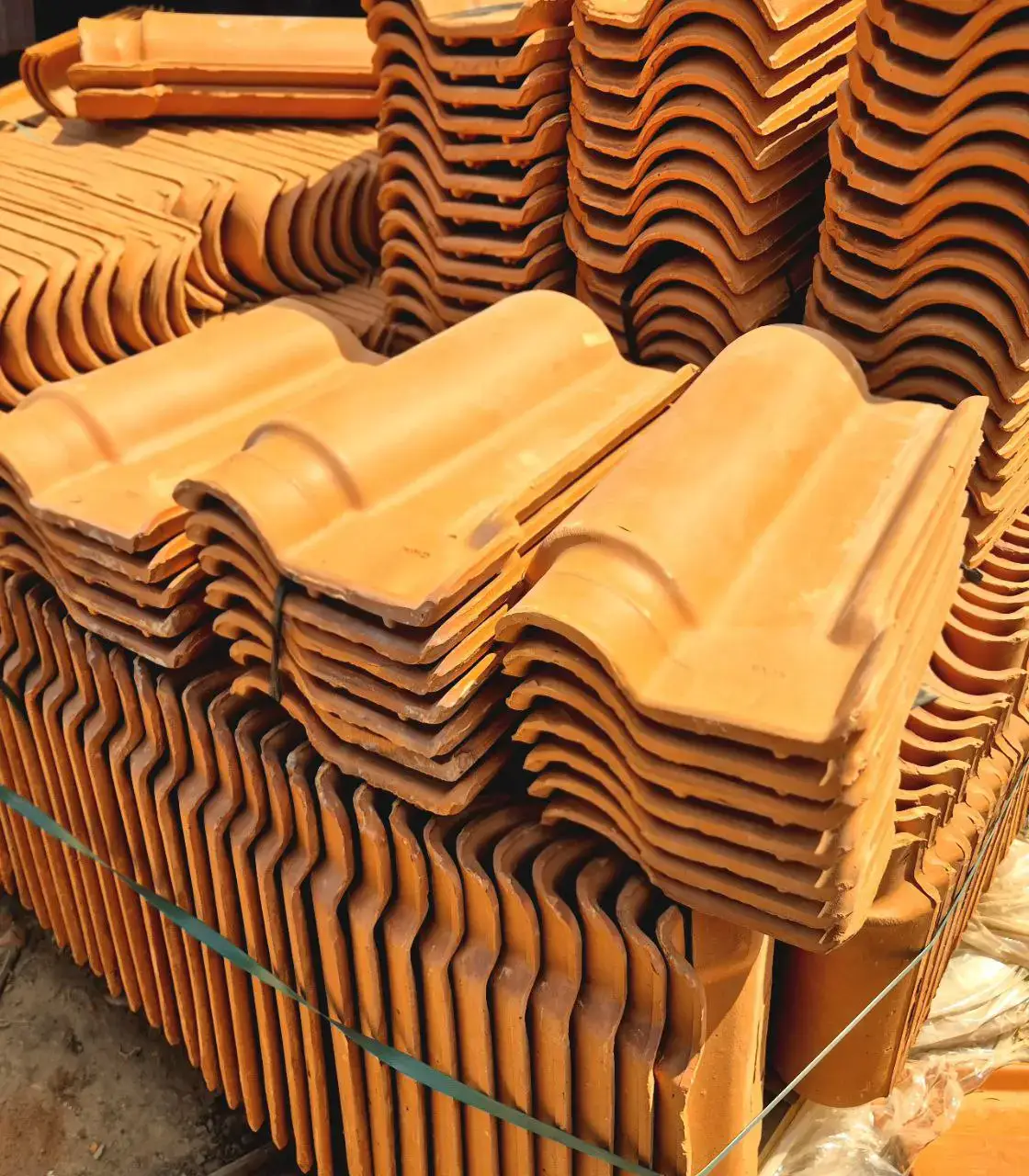 Telhas cerâmicas Romana e Portuguesa (vermelha e branca)